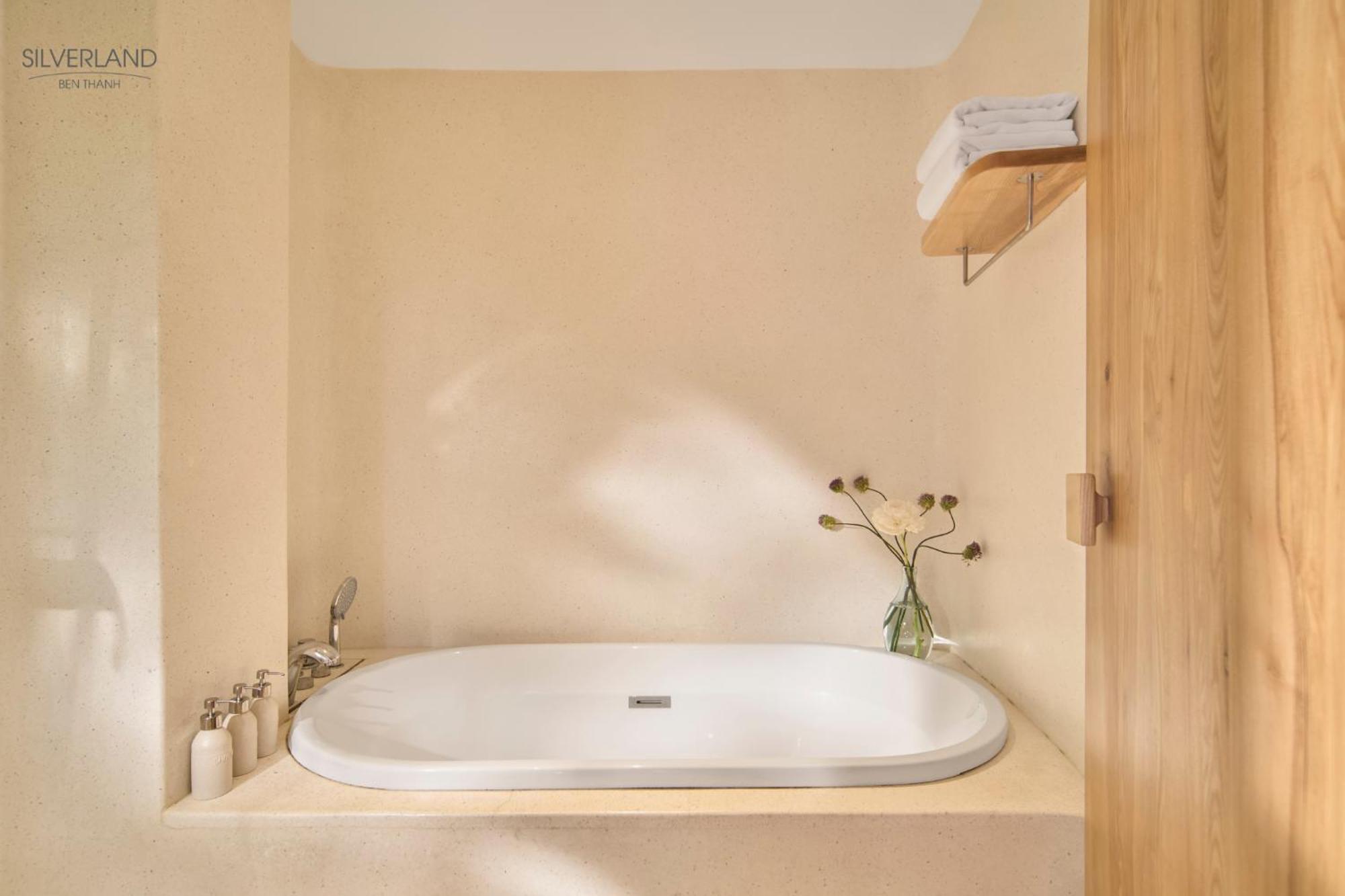 Silverland Bến Thành 4*